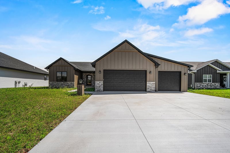 3141 Lazy Oak Ct, Green Bay, WI 54311