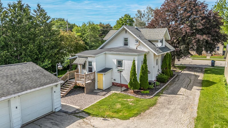 240 Pearl St, Seymour, WI 54165