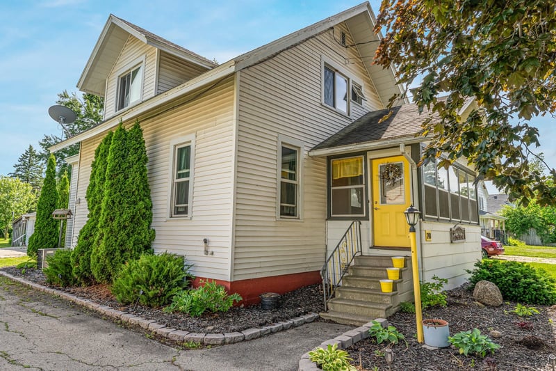 240 Pearl St, Seymour, WI 54165