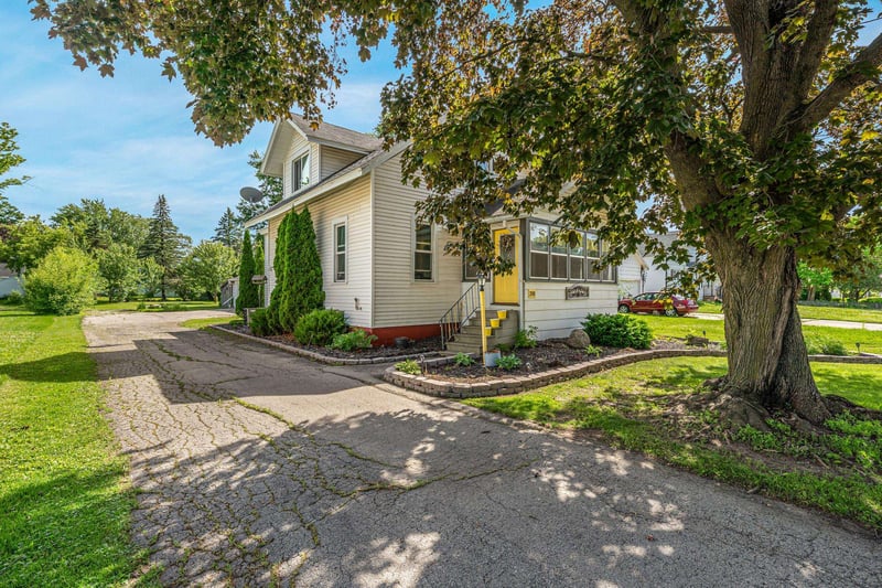 240 Pearl St, Seymour, WI 54165
