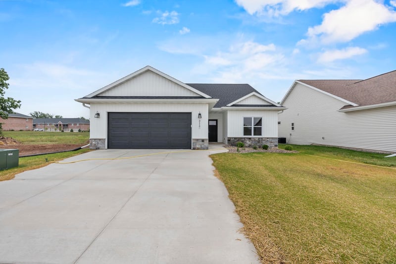 3117 Lazy Oak Ct, Green Bay, WI 54311
