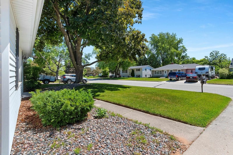 1430 Oak Ridge Dr, Green Bay, WI 54313