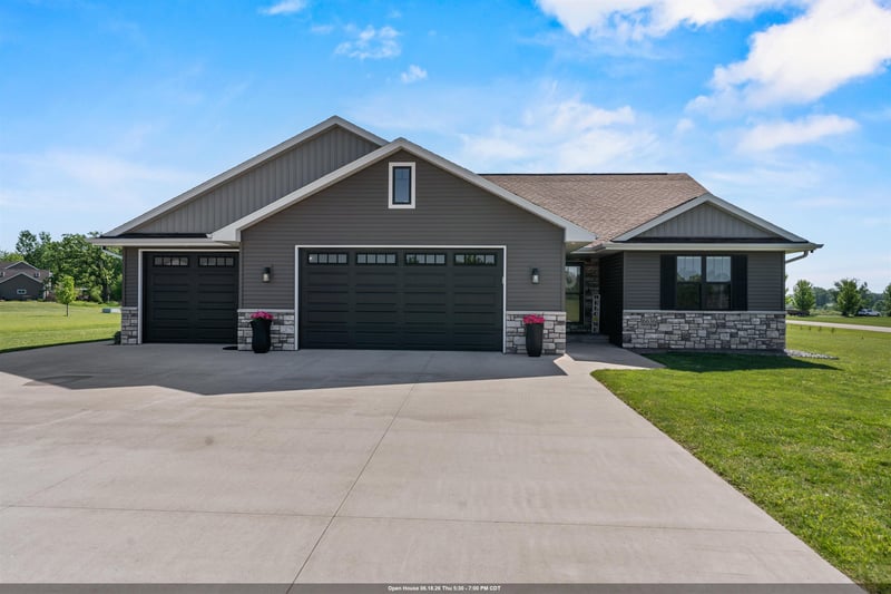 6636 Rustic Oaks Dr, Winneconne, WI 54986