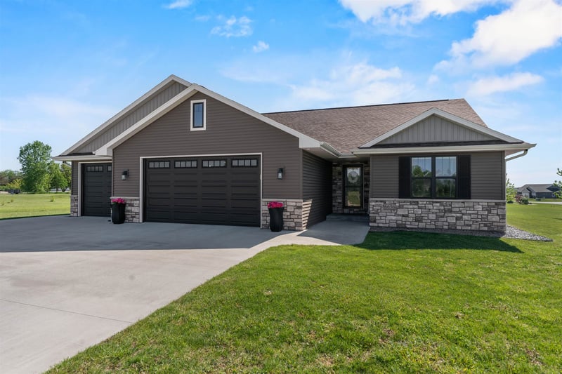 6636 Rustic Oaks Dr, Winneconne, WI 54986