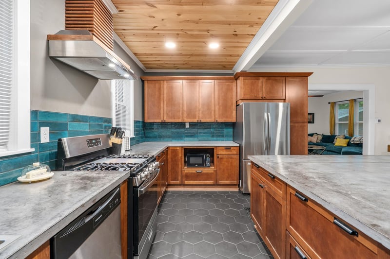1340 Cambridge Ave, Oshkosh, WI 54902-6224