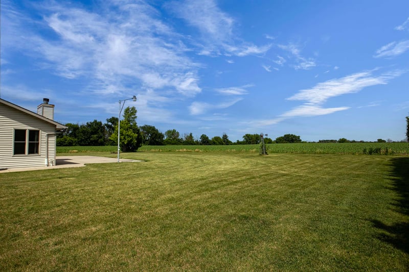 8388 Moeser Ln, Larsen, WI 54947