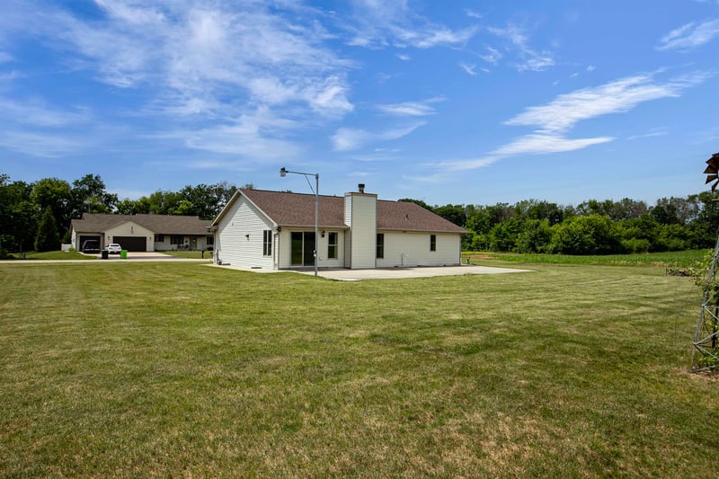 8388 Moeser Ln, Larsen, WI 54947
