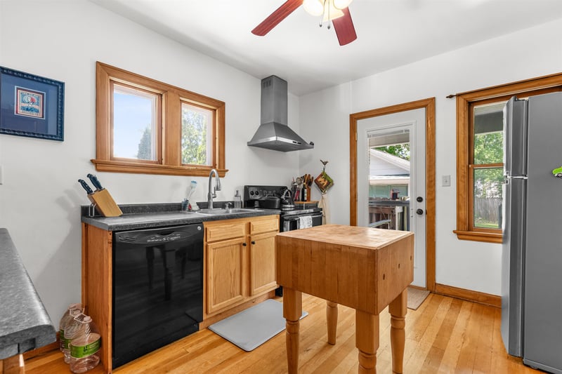 59 Bowen St, Oshkosh, WI 54901