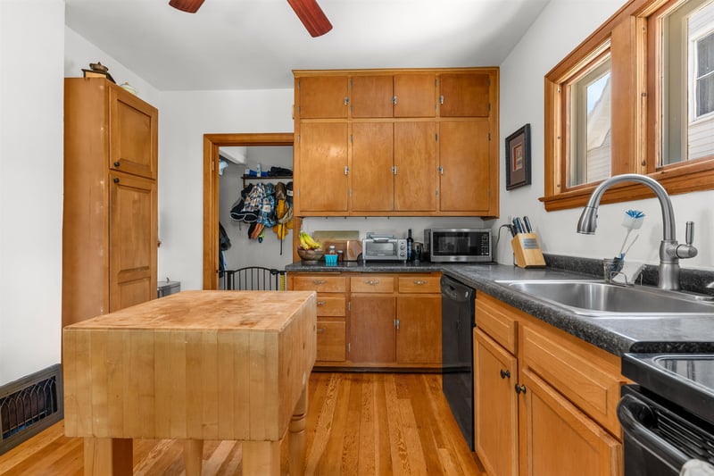 59 Bowen St, Oshkosh, WI 54901