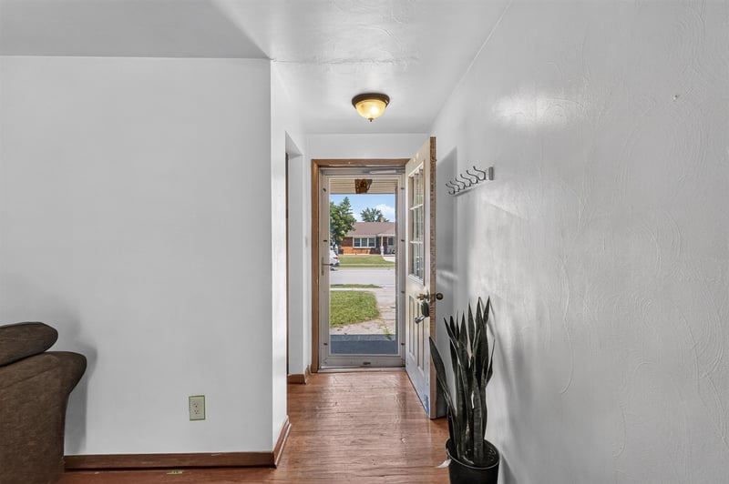 1688 Lilac Ln, Green Bay, WI 54302