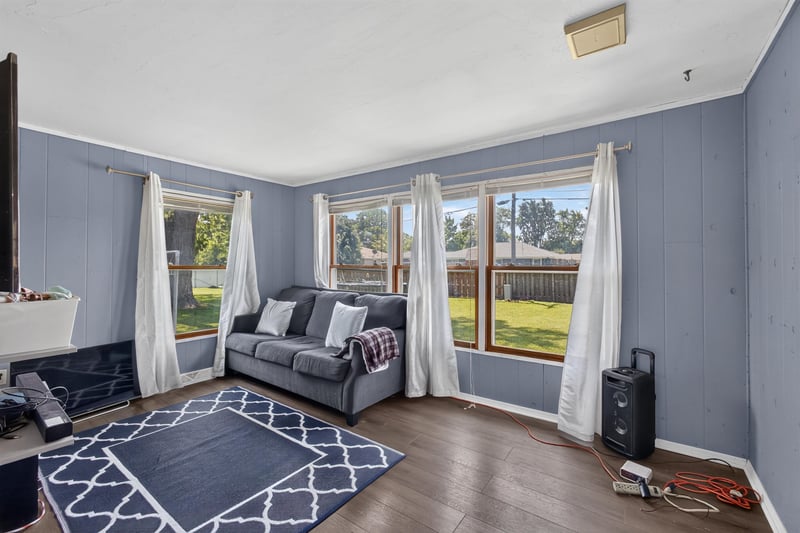 1688 Lilac Ln, Green Bay, WI 54302