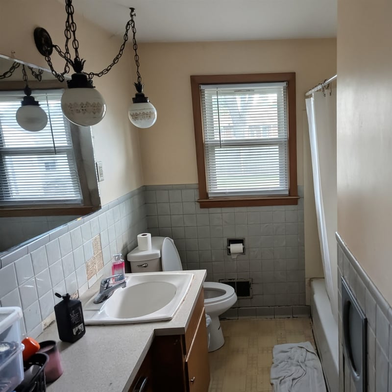 1688 Lilac Ln, Green Bay, WI 54302