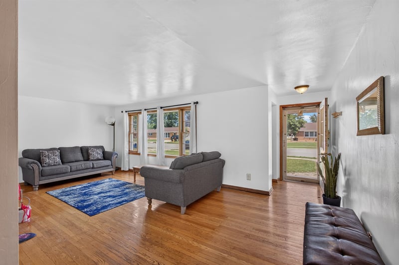 1688 Lilac Ln, Green Bay, WI 54302