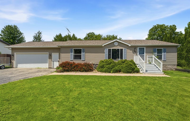 643 Mill St, Hortonville, WI 54944