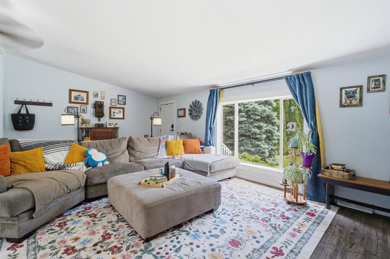 643 Mill St, Hortonville, WI 54944