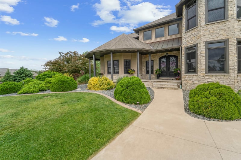 W9071 Black Otter Ct, Hortonville, WI 54944