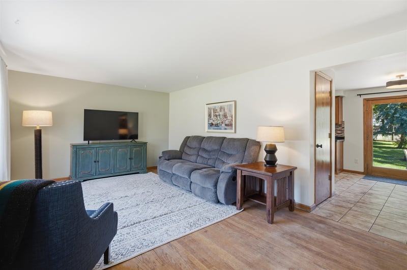 2828 Acorn Rd, Neenah, WI 54956