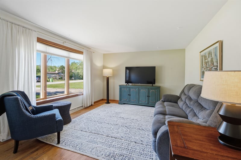 2828 Acorn Rd, Neenah, WI 54956