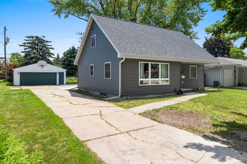 714 Locust St, Green Bay, WI 54303