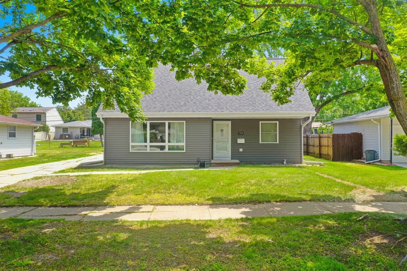 714 Locust St, Green Bay, WI 54303