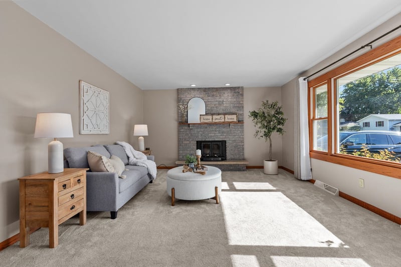 901 Carol Lynn Dr, Little Chute, WI 54140