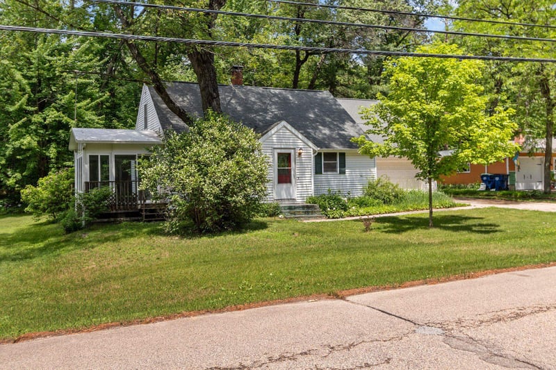 W8306 Cloverleaf Lake Rd, Clintonville, WI 54929