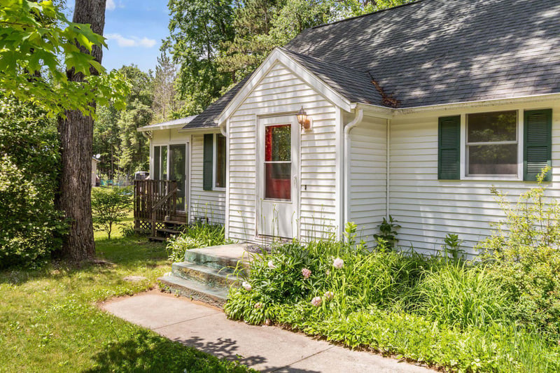 W8306 Cloverleaf Lake Rd, Clintonville, WI 54929
