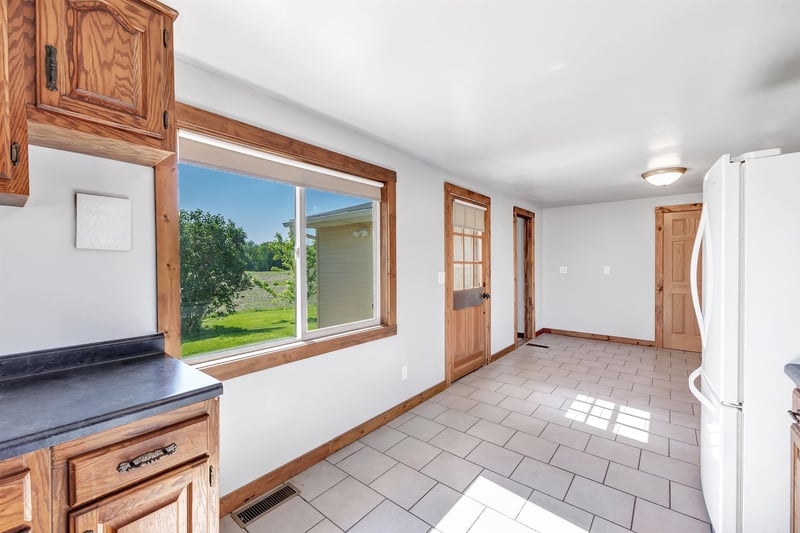 4886 Ostrenga Ln, Oconto Falls, WI 54154