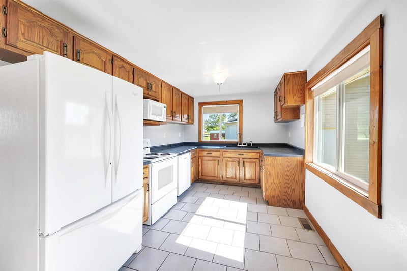 4886 Ostrenga Ln, Oconto Falls, WI 54154