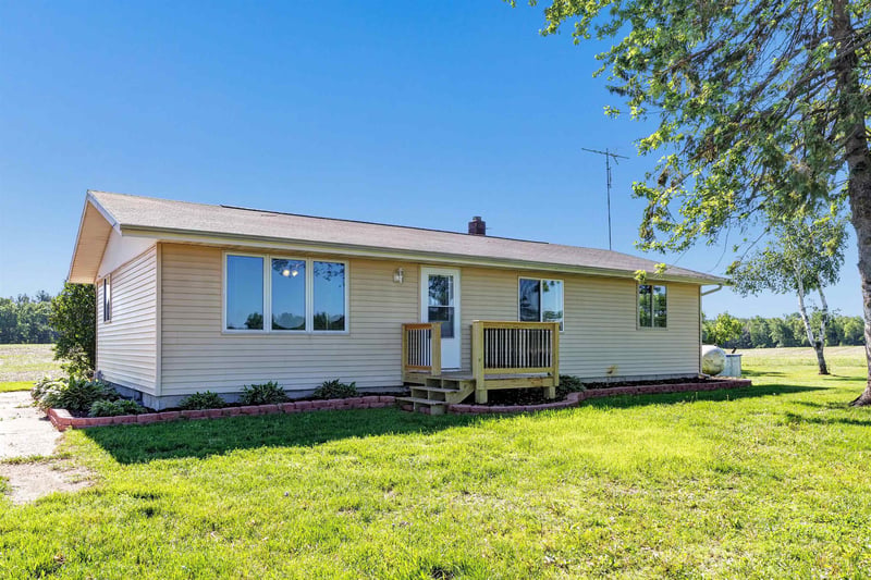 4886 Ostrenga Ln, Oconto Falls, WI 54154