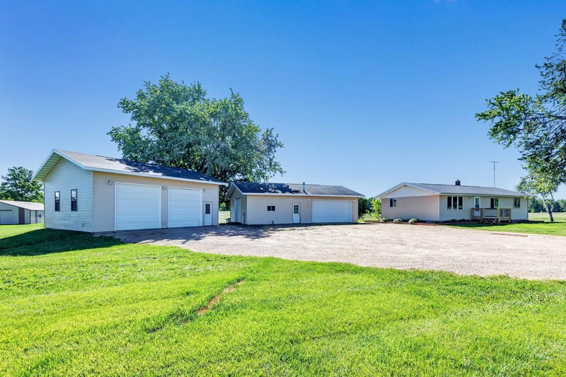 4886 Ostrenga Ln, Oconto Falls, WI 54154