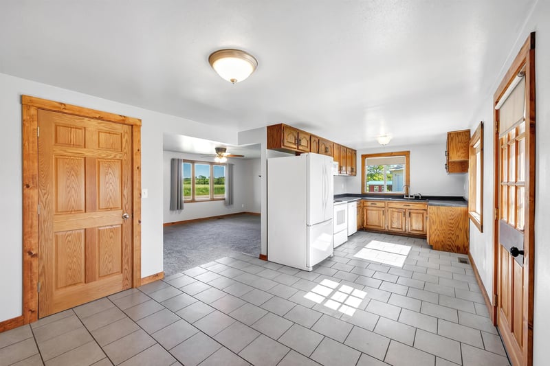 4886 Ostrenga Ln, Oconto Falls, WI 54154