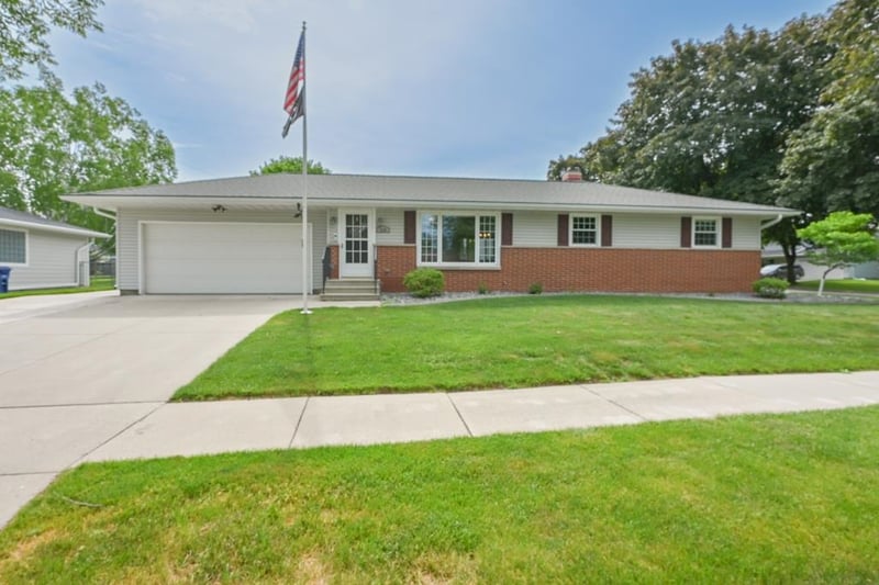 318 Westplain Dr, Green Bay, WI 54303