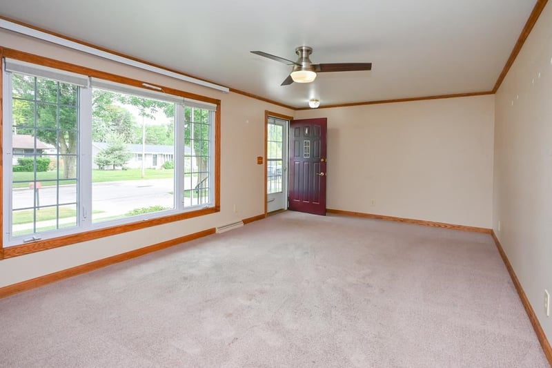 318 Westplain Dr, Green Bay, WI 54303