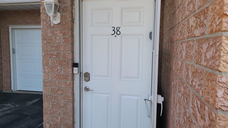 1807 Ridgeway Dr #38, De Pere, WI 54115-4123