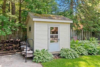 2447 Parkwood Dr, Green Bay, WI 54304-1913