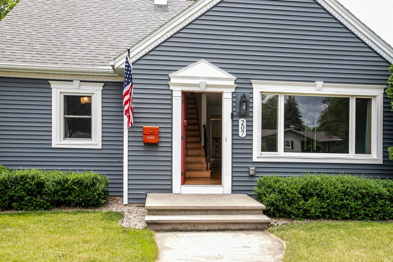 207 Crescent Dr, Neenah, WI 54956-4612