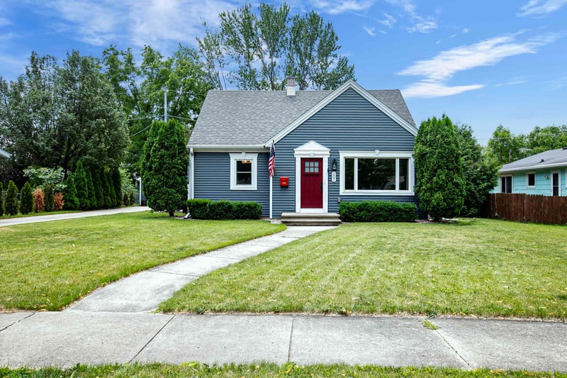 207 Crescent Dr, Neenah, WI 54956-4612
