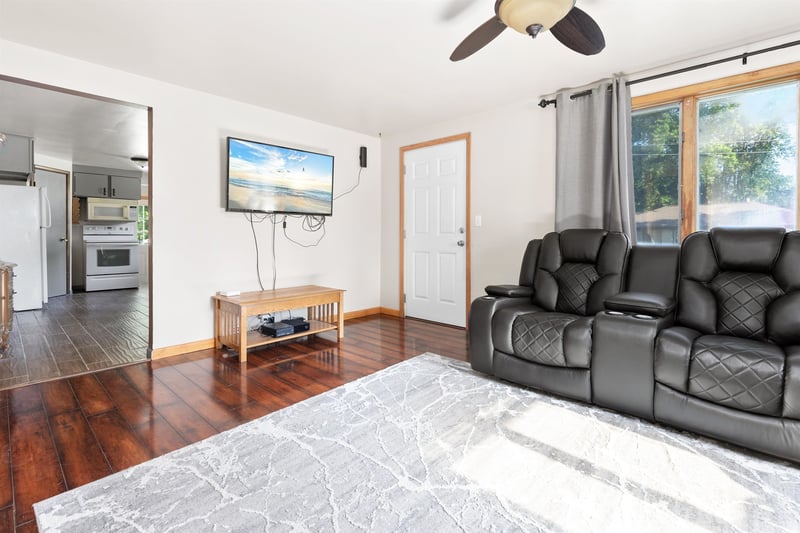 335 Front St, Pulaski, WI 54162