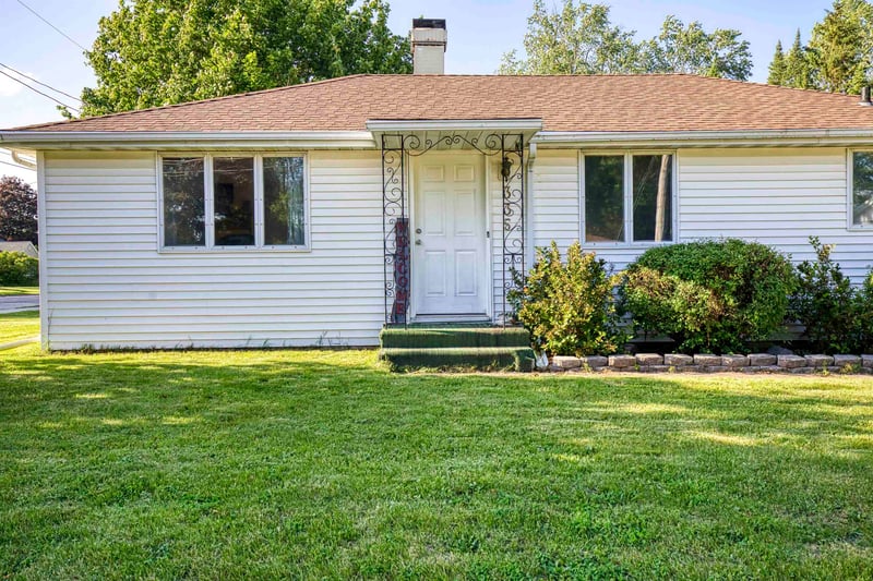 335 Front St, Pulaski, WI 54162