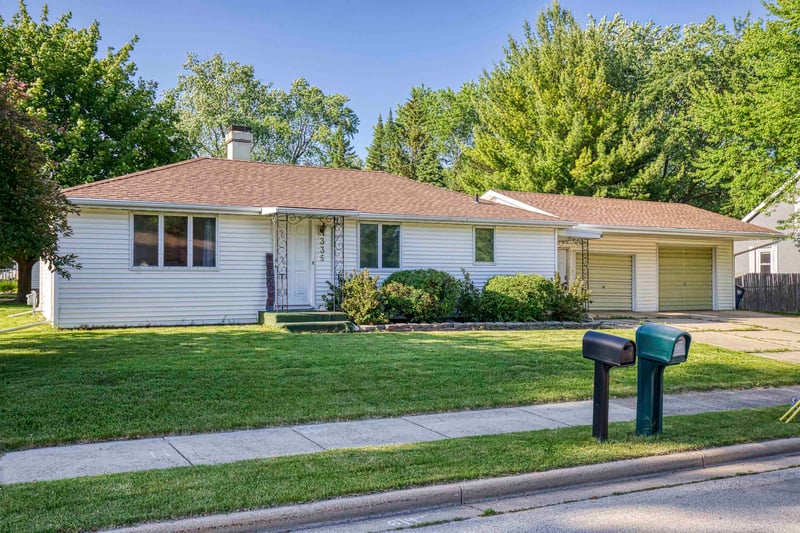 335 Front St, Pulaski, WI 54162