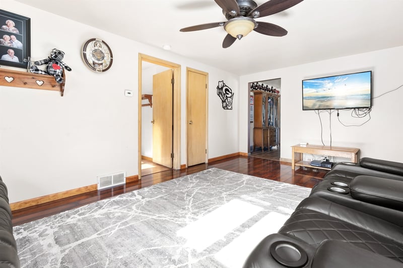 335 Front St, Pulaski, WI 54162