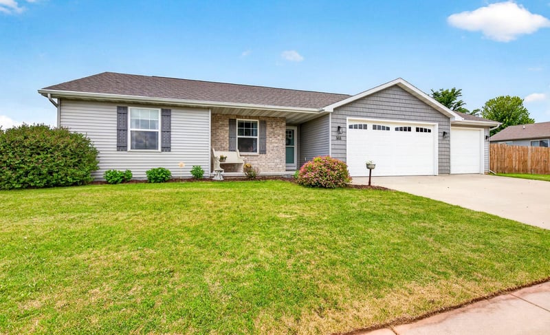 503 Rusch Dr, Combined Locks, WI 54113-1430