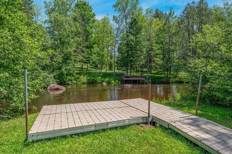 13736 River Ln, Mountain, WI 54149