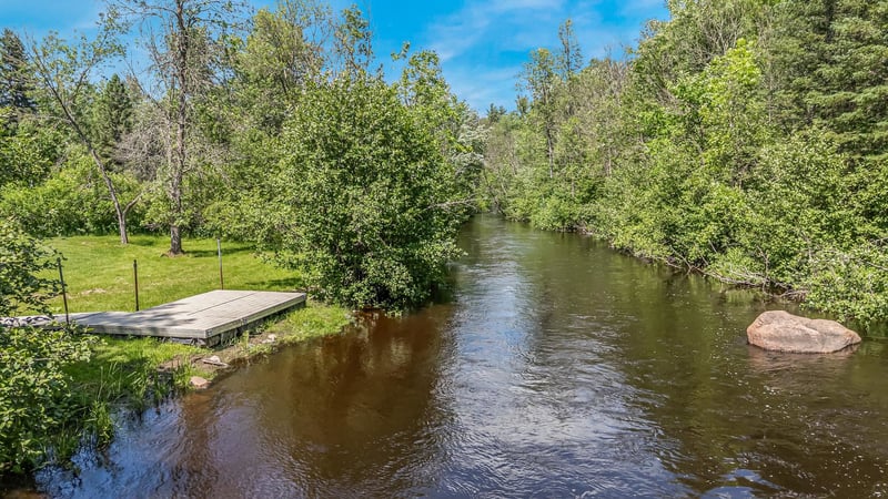 13736 River Ln, Mountain, WI 54149
