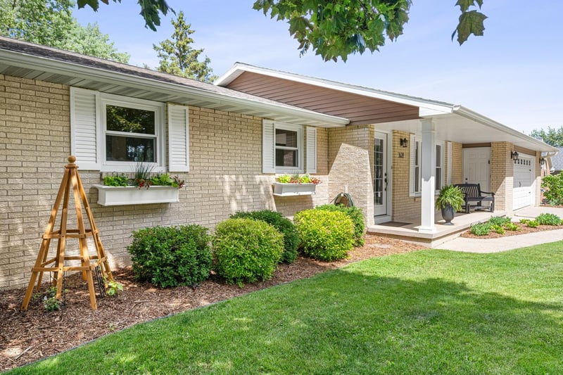 1639 Colony Dr, De Pere, WI 54115-3601