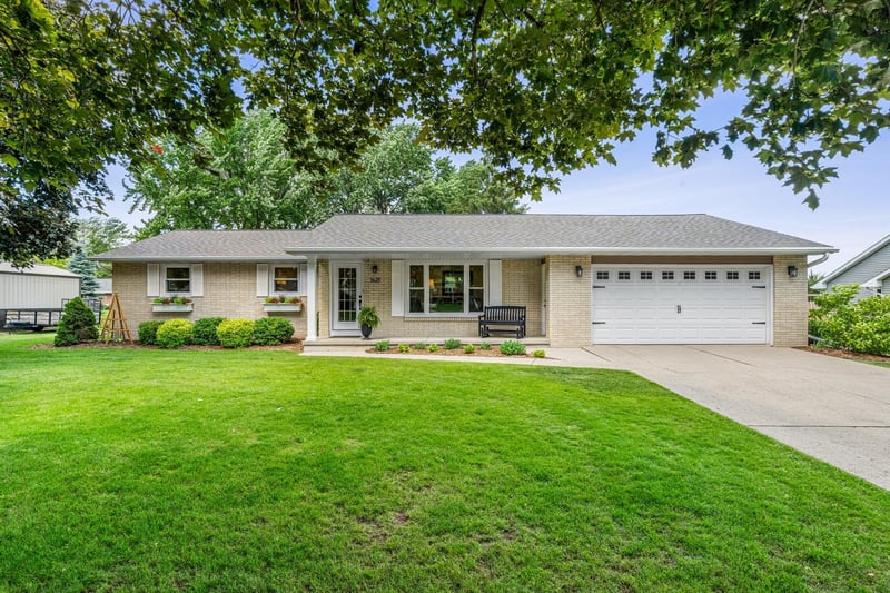 1639 Colony Dr, De Pere, WI 54115-3601