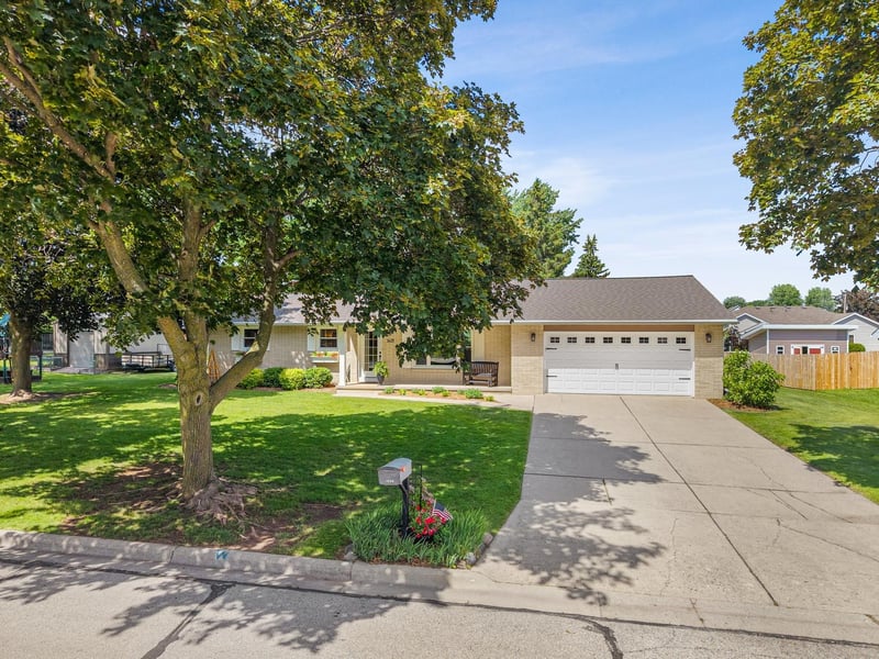1639 Colony Dr, De Pere, WI 54115-3601