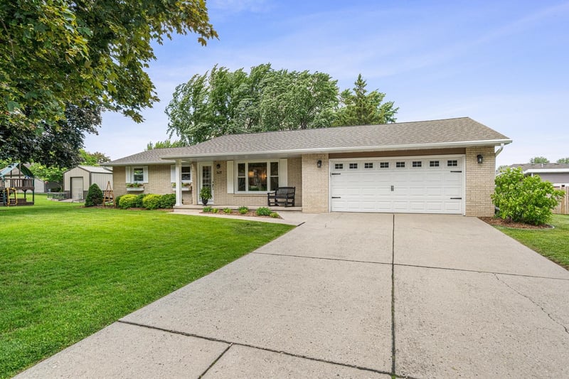 1639 Colony Dr, De Pere, WI 54115-3601