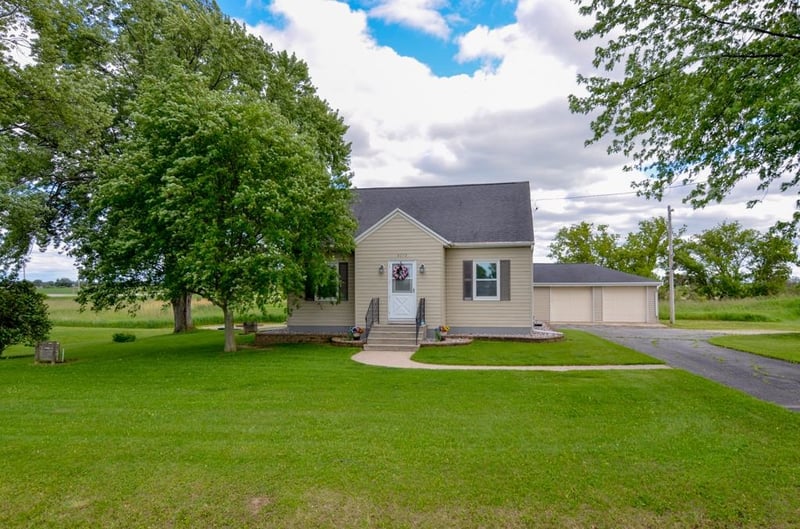 3672 Finger Rd, Green Bay, WI 54311